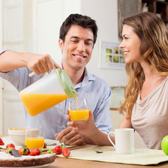 Fridge door pitchers with lids and handles