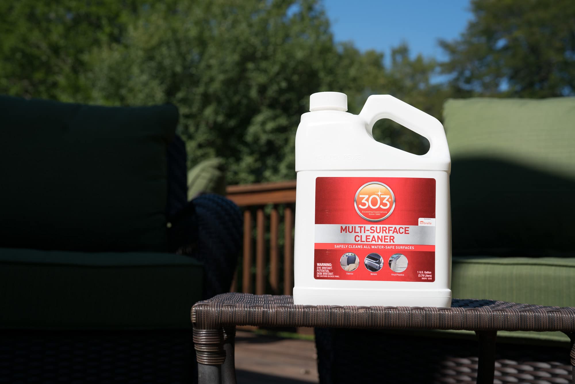 Plastic fence outdoor cleaner application