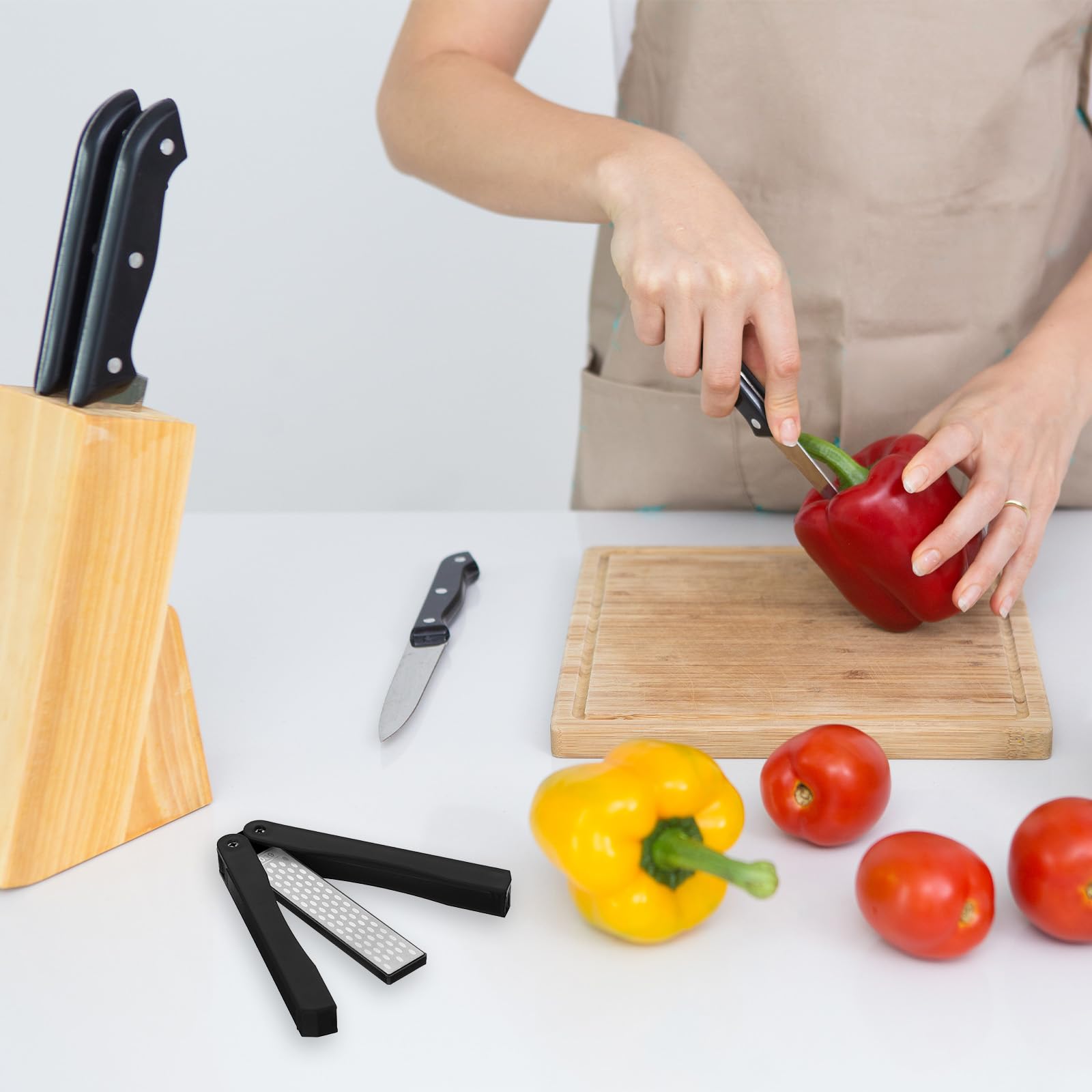 Portable Sharpener weighs 61 g in black