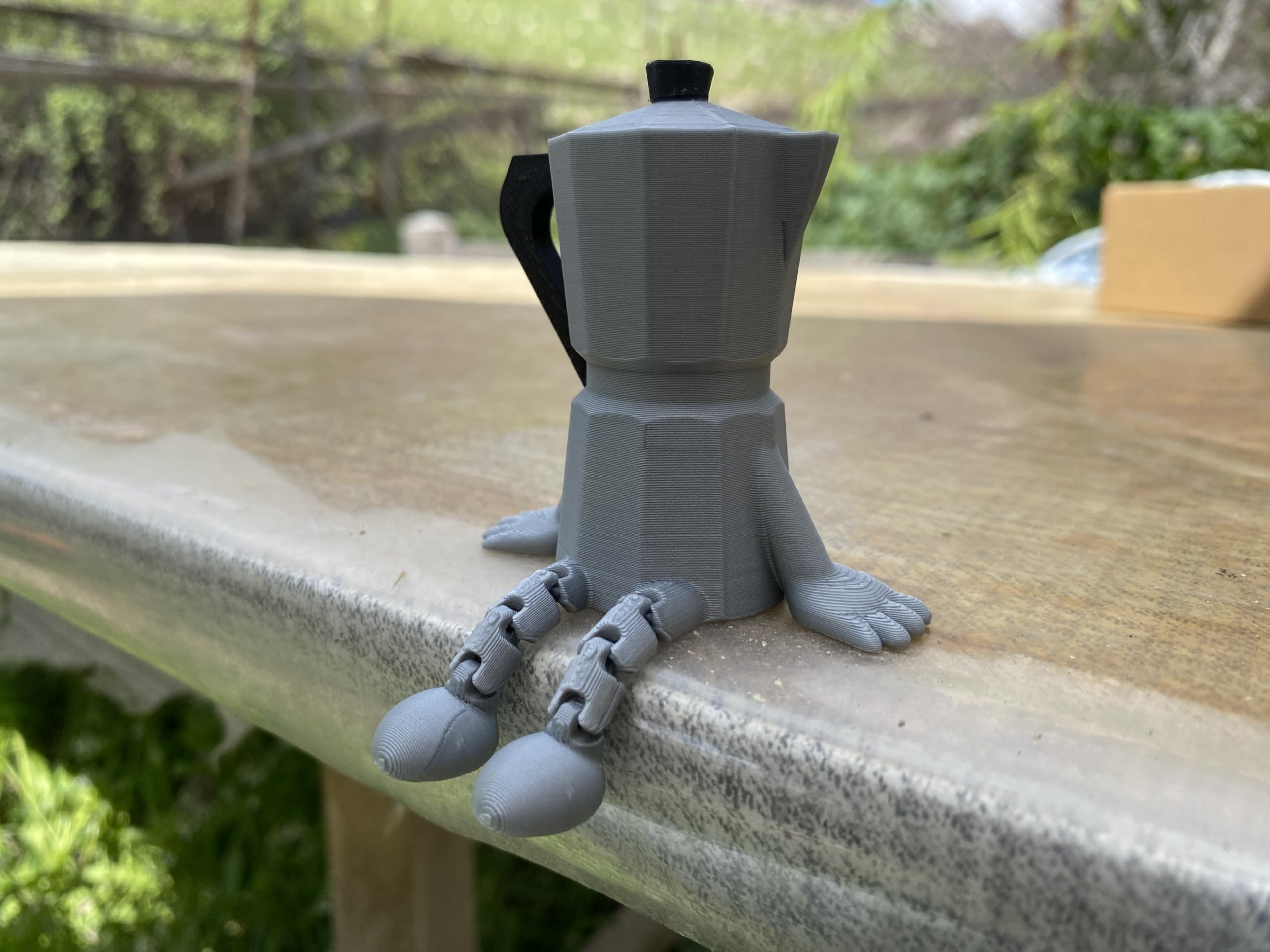 Poseable coffee figurine with adjustable legs