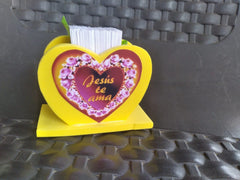 Detalle de la caja de corazón con medidas 8x7x4 cm