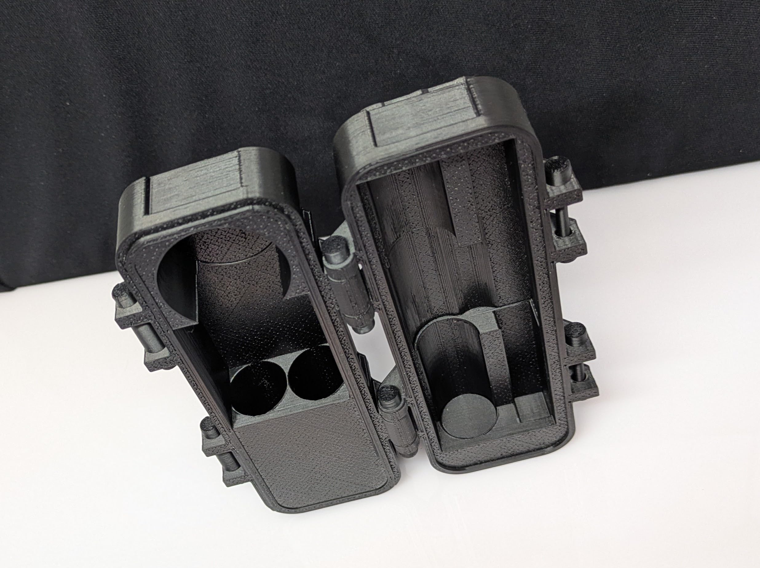 Jar cutout with groove in Puffco Pivot travel case