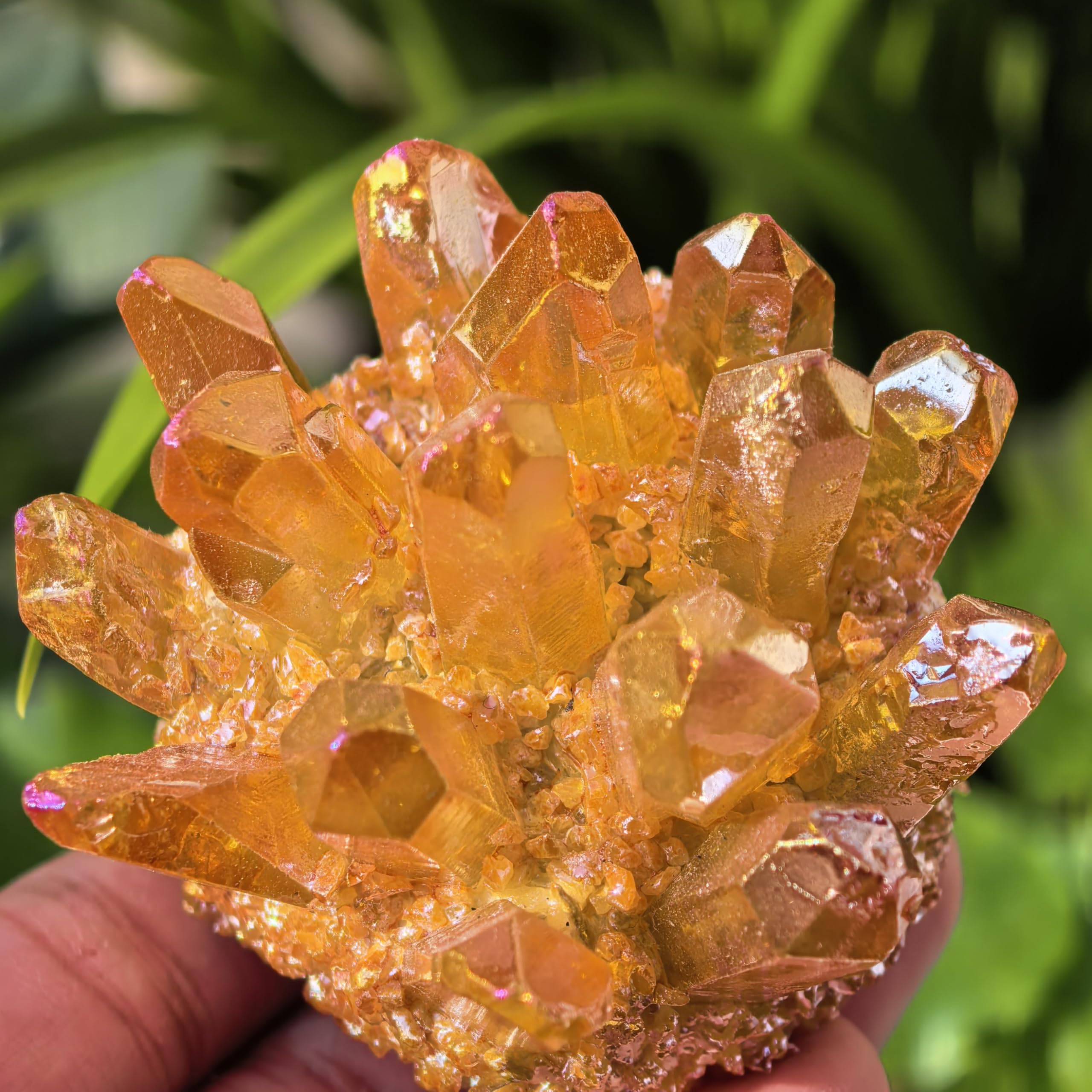Quartz mineral specimen for shelves desk