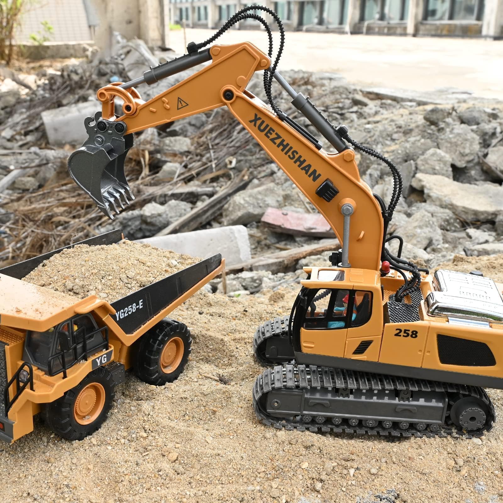 Remote control excavator toy with 2.4Ghz controller
