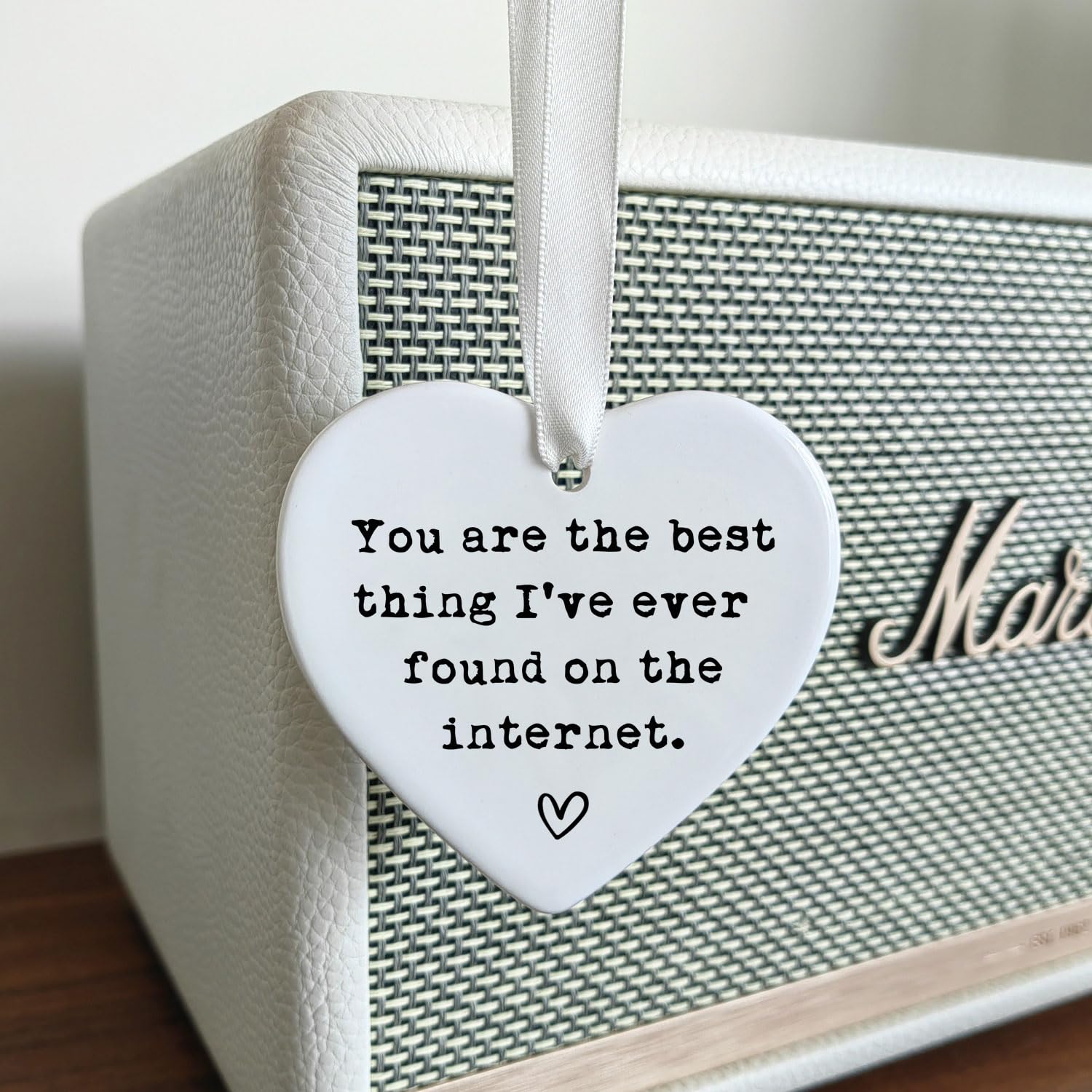 Lightweight valentines ornament for hanging on tree
