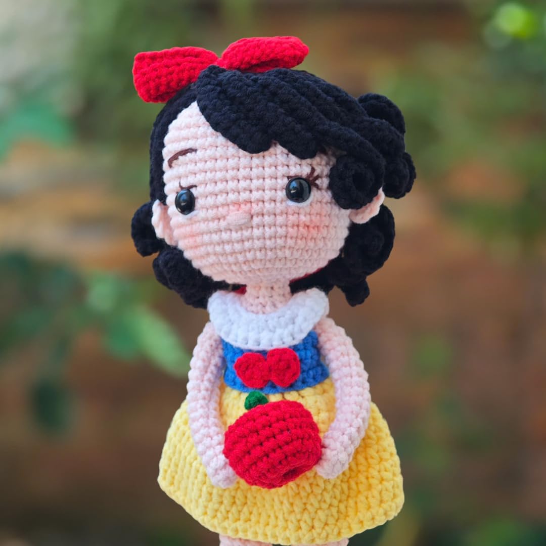 Snow White crochet doll child-safe toy