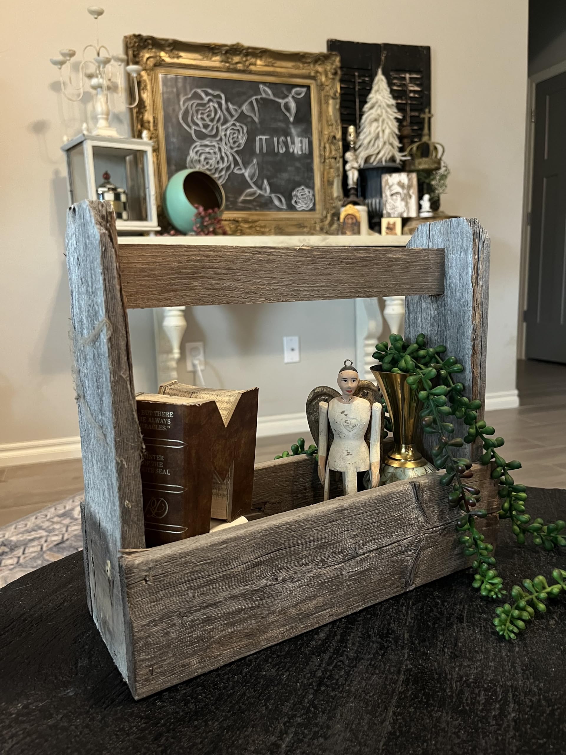 Display plants florals and decor in tote planter