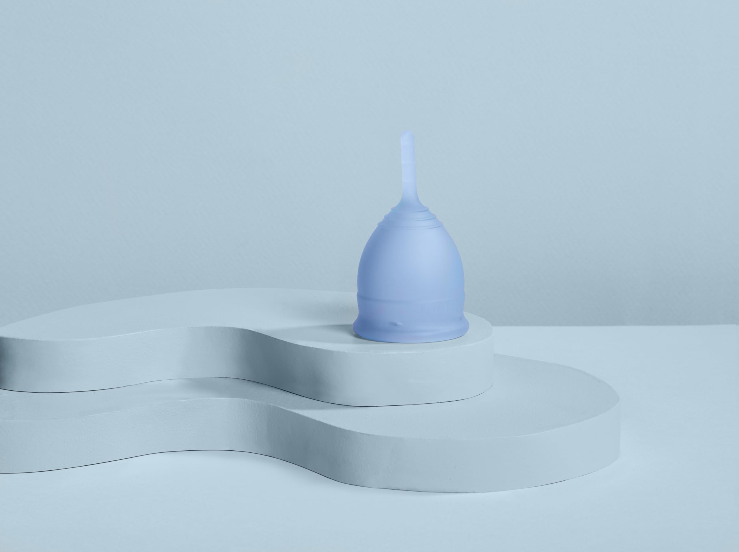 Carrying bag included Saalt menstrual cup