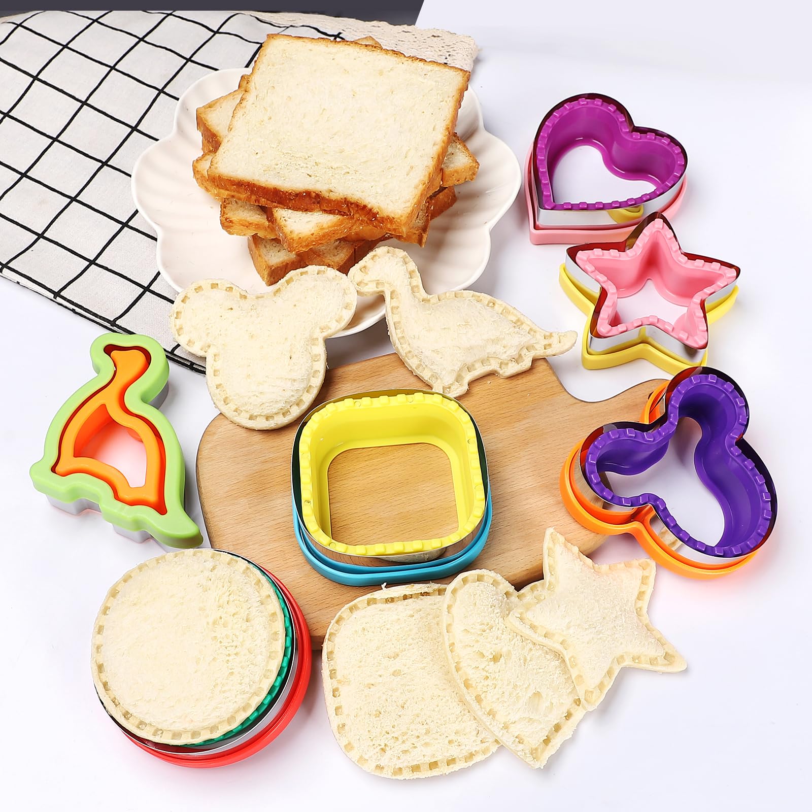 Easy to use sandwich cutter for quick meals