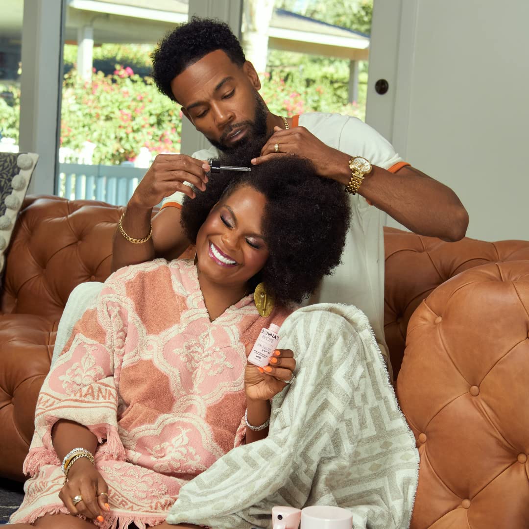 Hydrates and strengthens hair for all textures