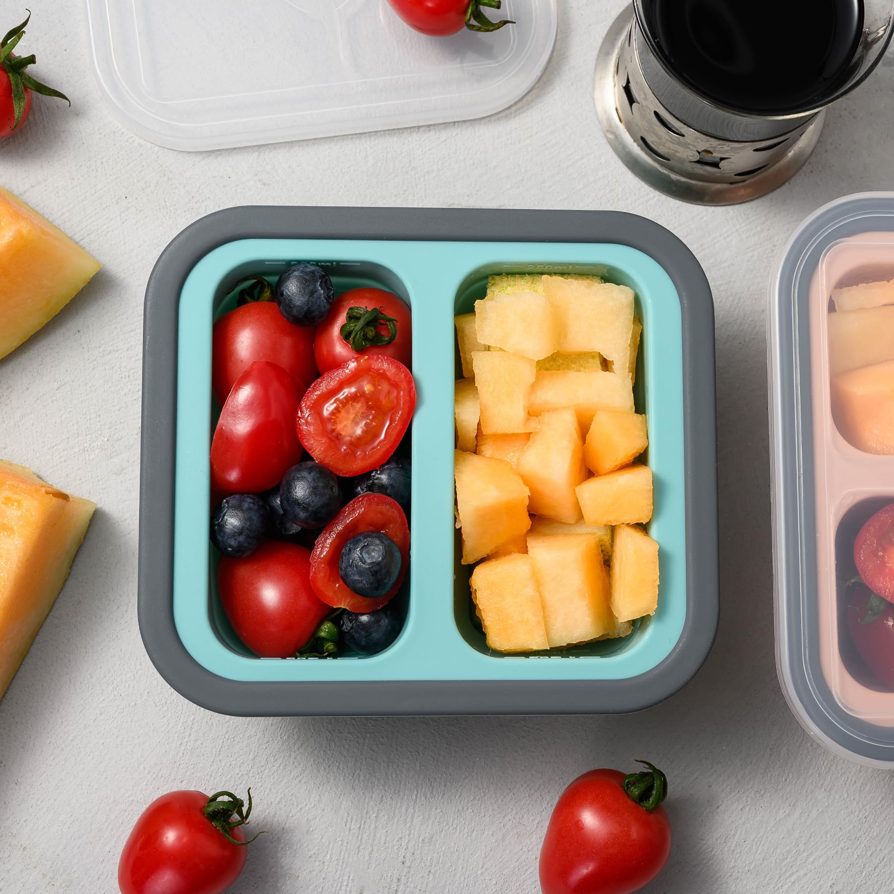Oil-proof silicone surface easy to clean by hand or dishwasher