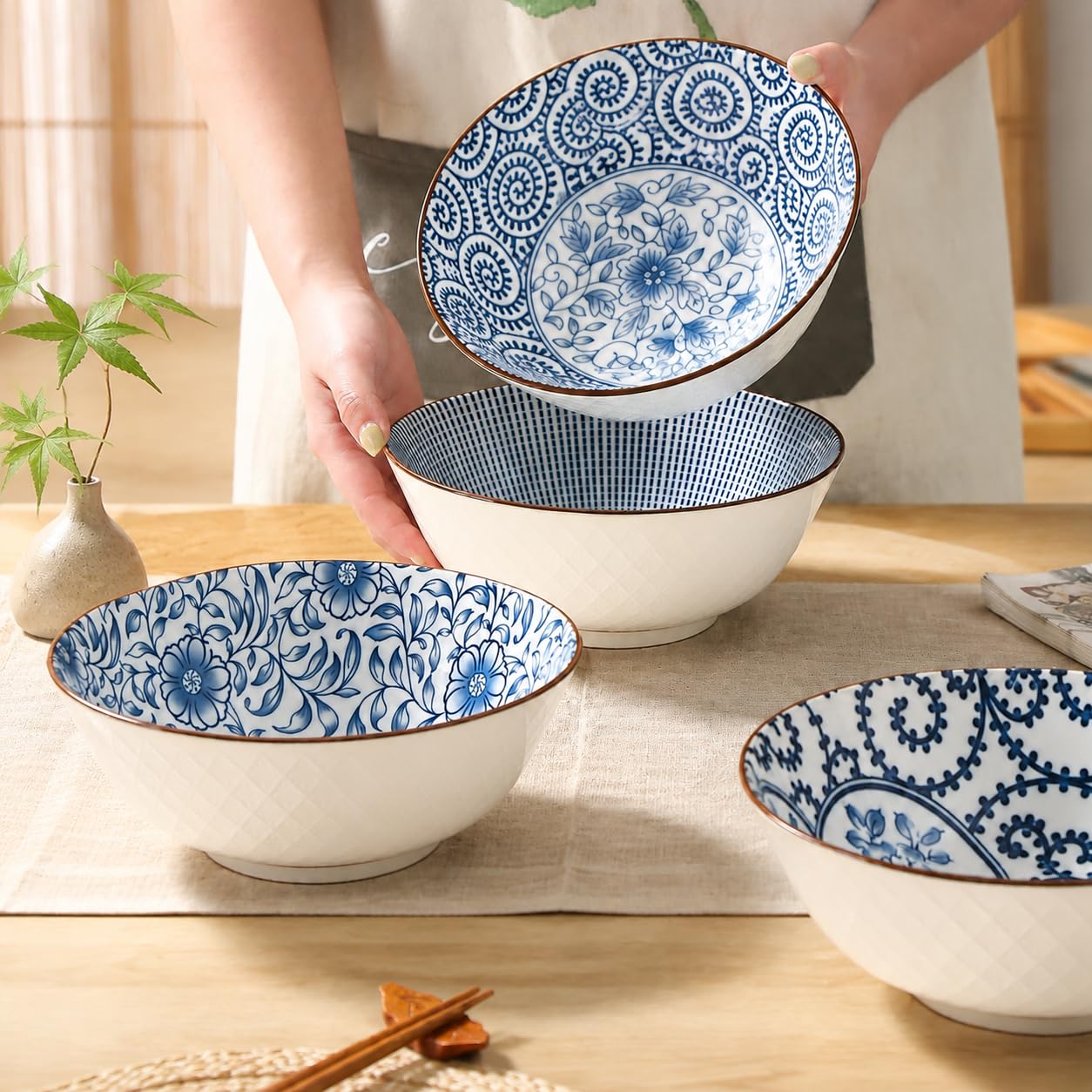 Giftable blue and white pattern ramen bowls