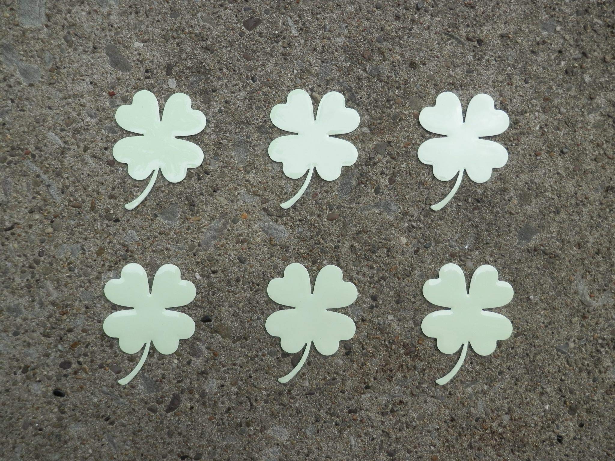 Clover size 1.5 in wide by 2 in tall