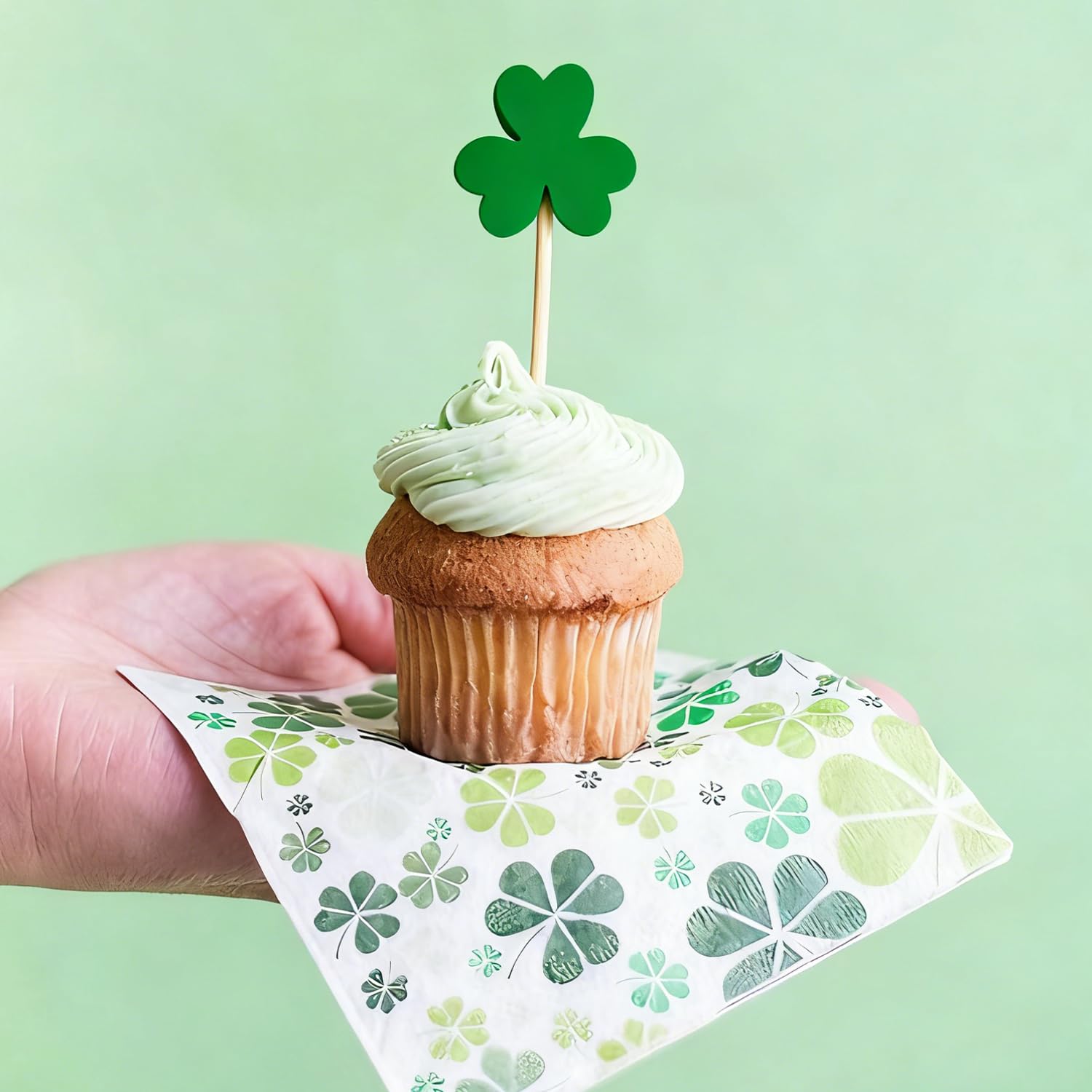Bamboo skewers with shamrock design for celebrations SETRUE