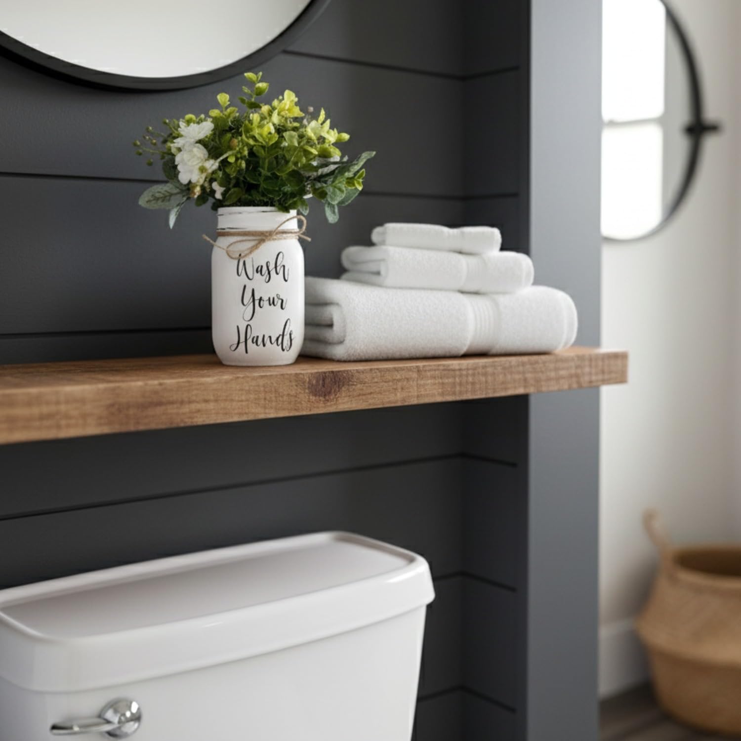 Compact centerpiece for bathroom counter