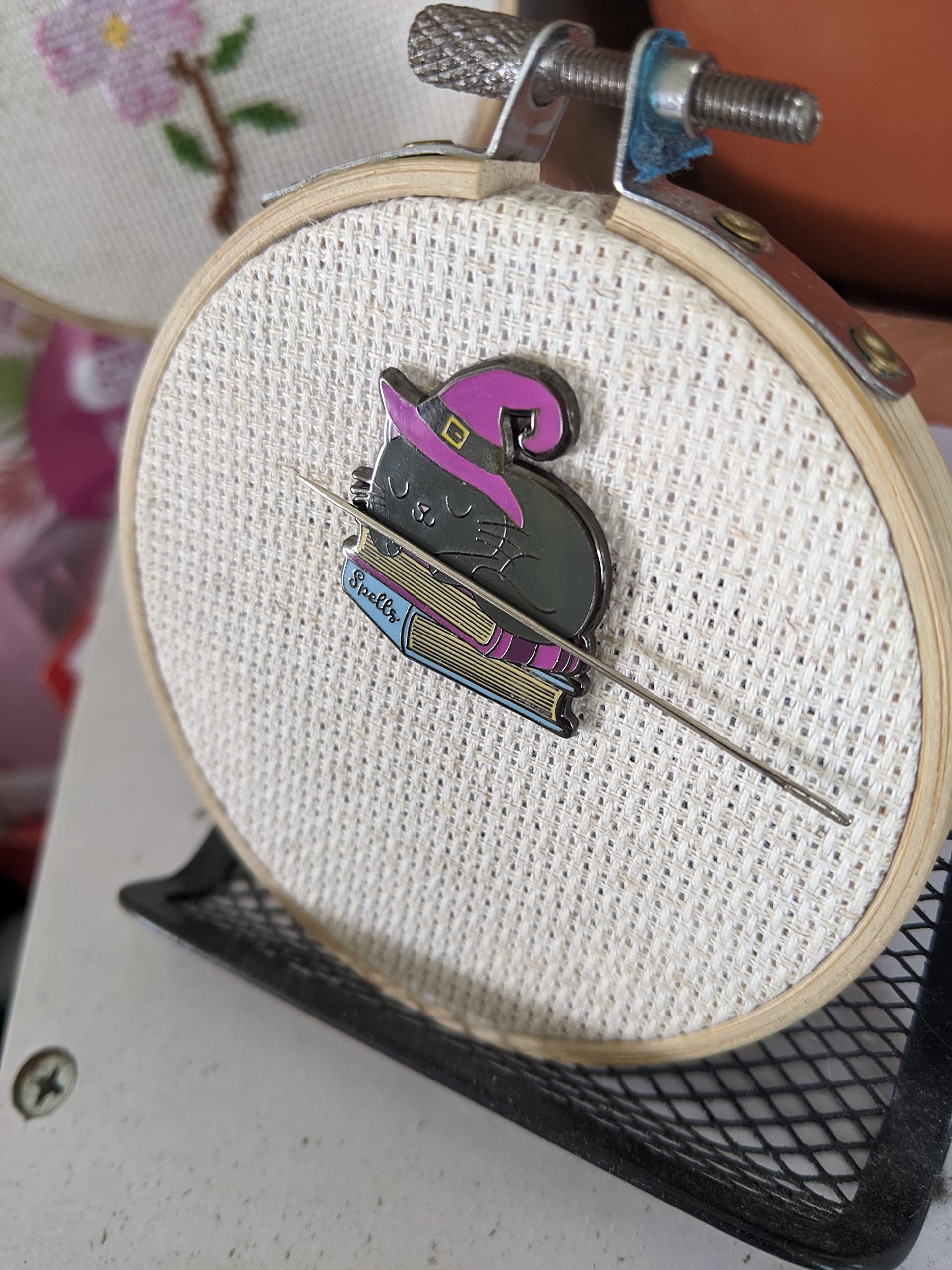 Magnetic needle minder for embroidery projects