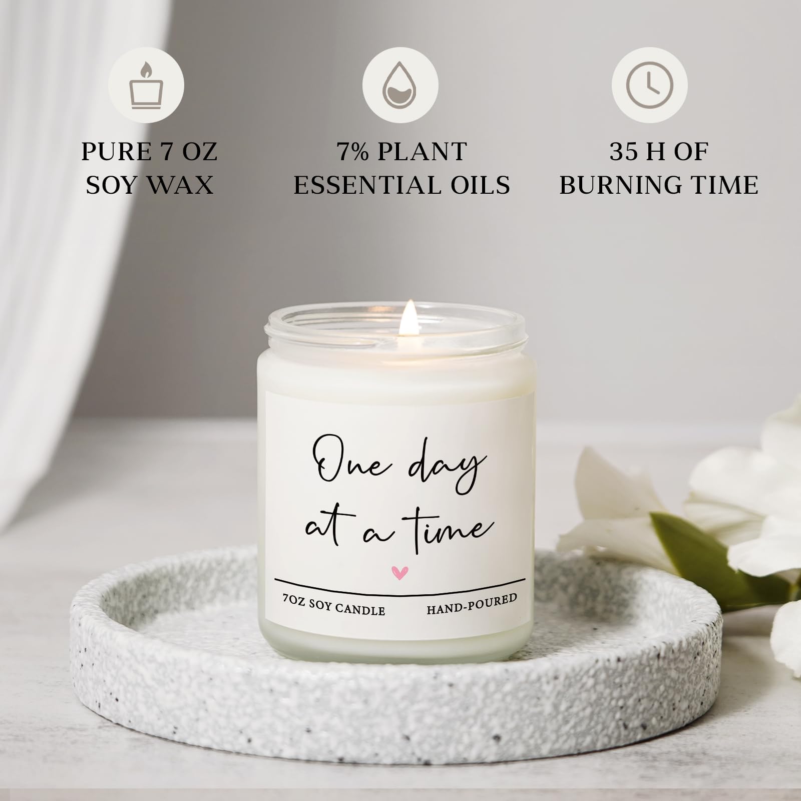 Shqiueos hand poured soy wax candle
