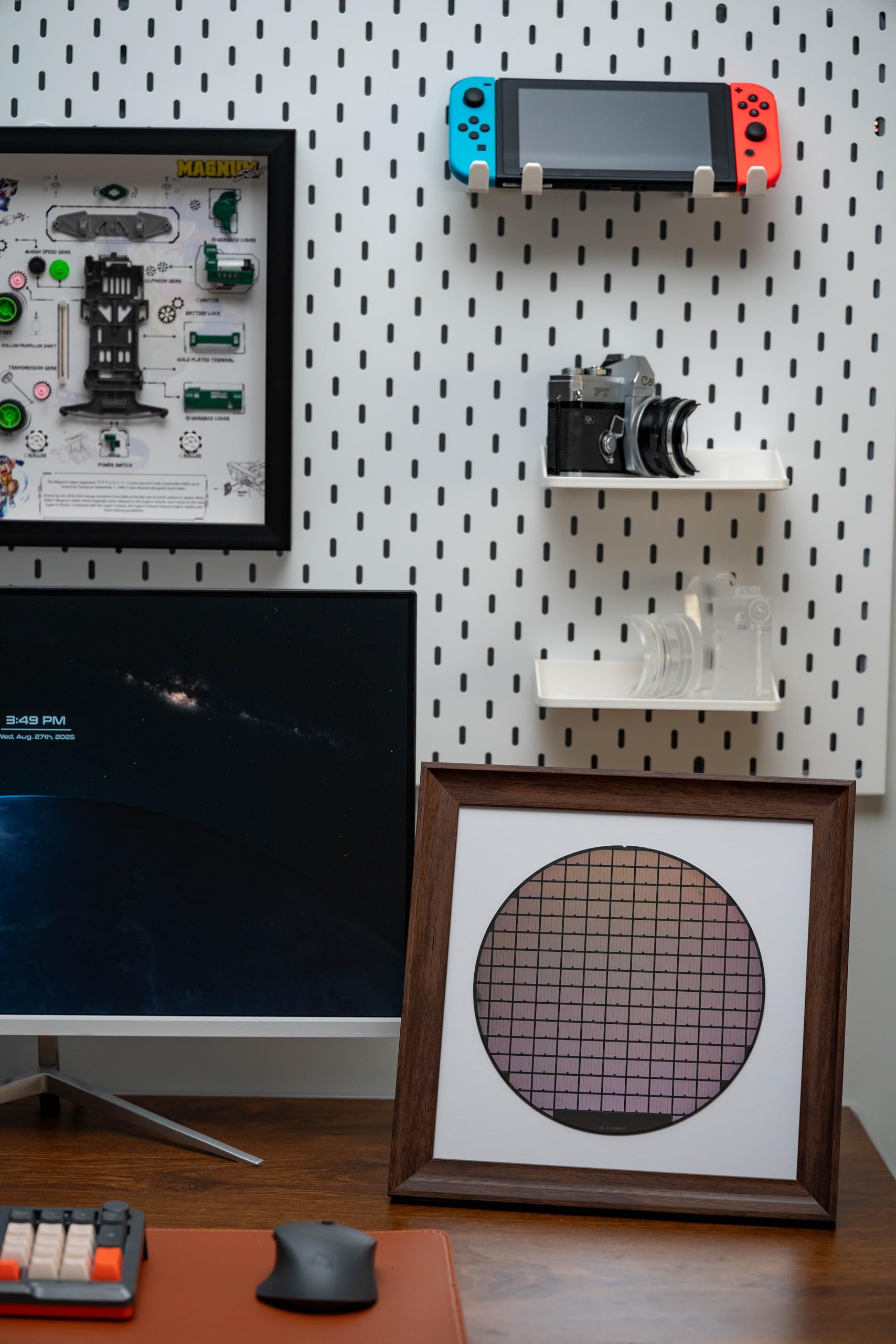Eco friendly exquisite collectible silicon wafer display