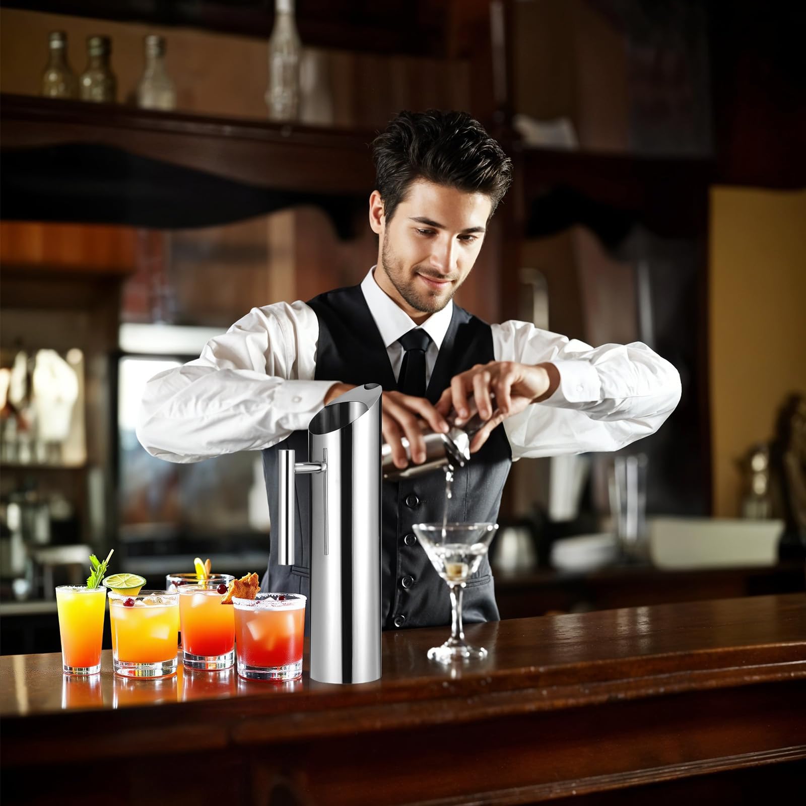 Anti-ice splash design water pitcher