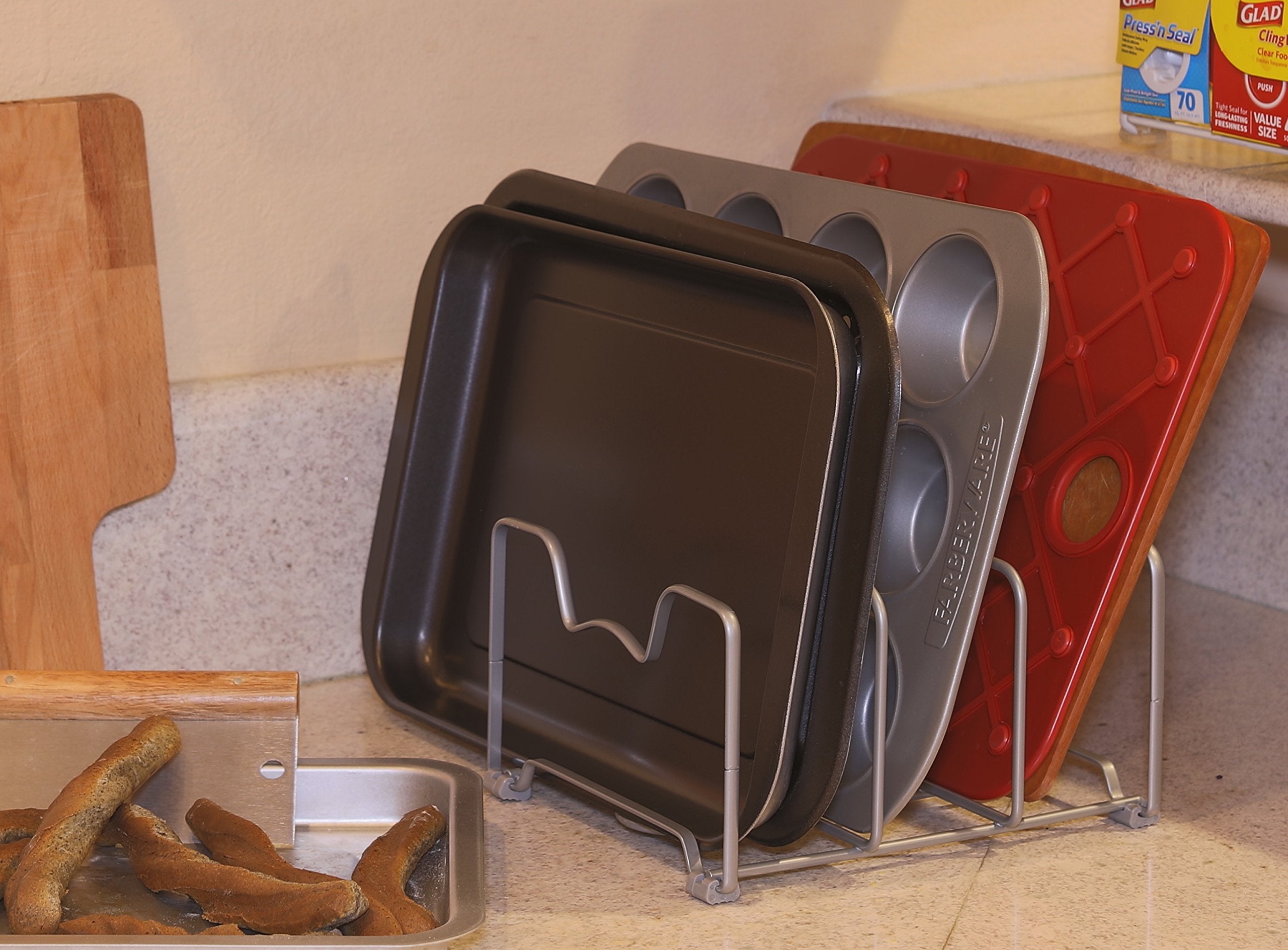 Steel rack with rubber feet by Simple Houseware