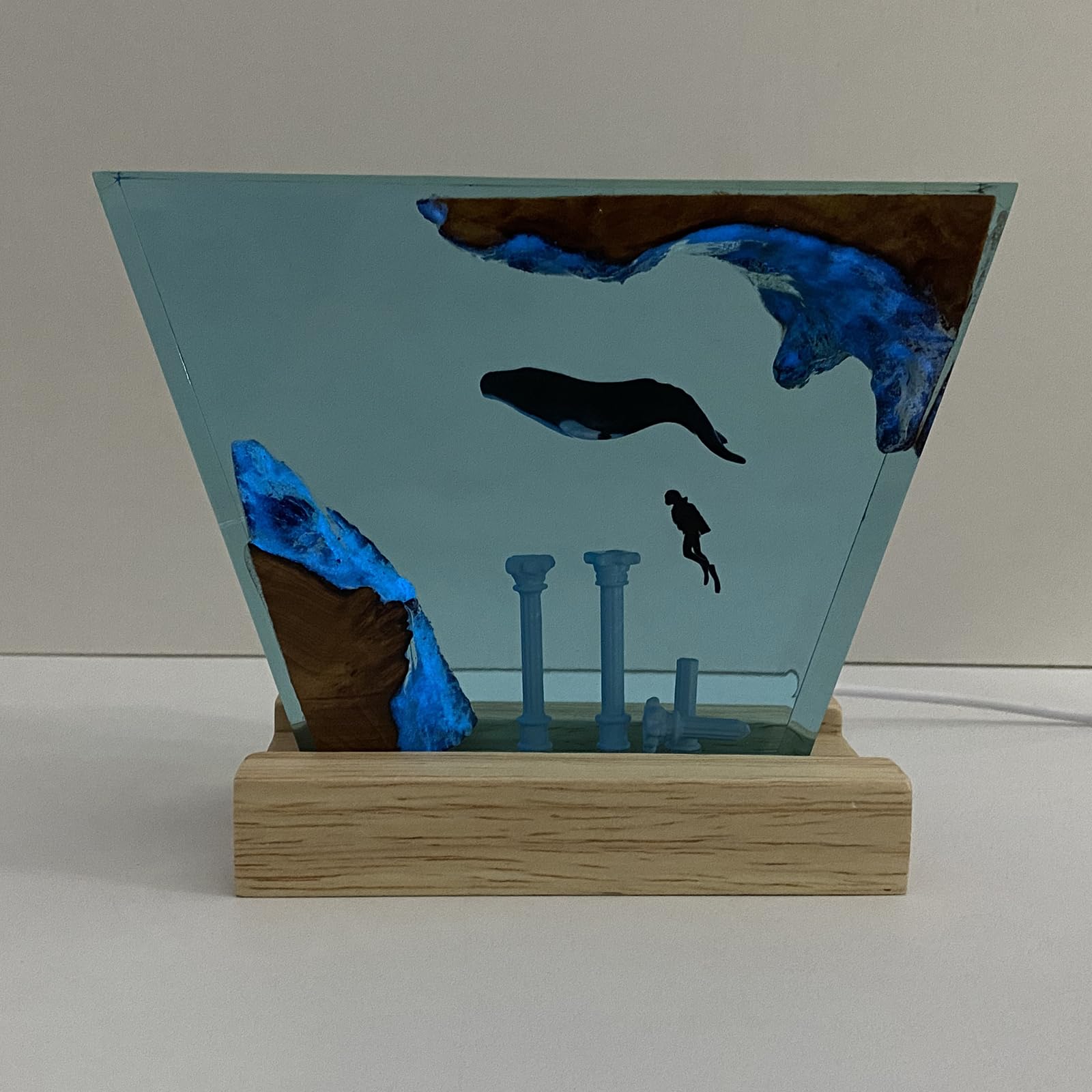 Epoxy resin desk art light with translucent elements