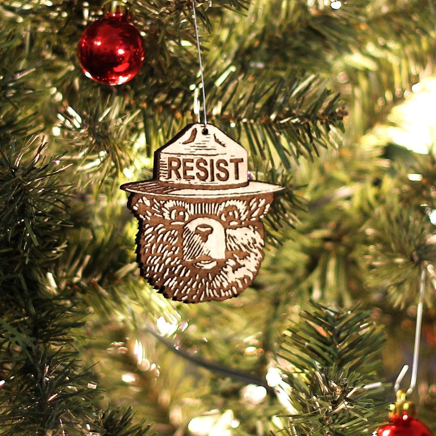 Collectible ornament suitable for gifting and display