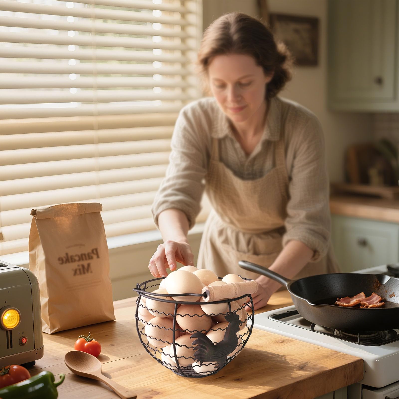 2 dozen egg capacity wire egg basket in round form