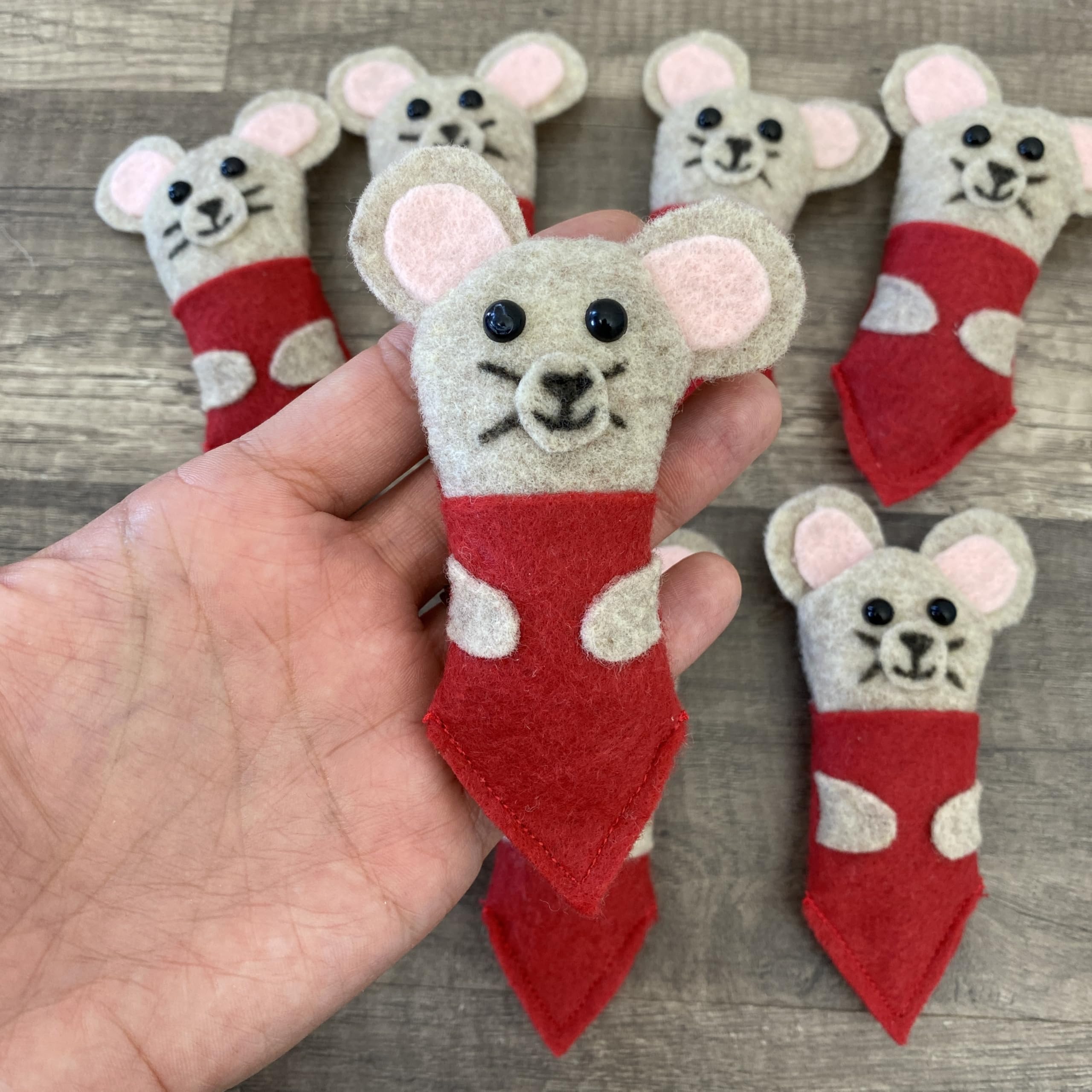 Small felt mouse replacement for advent calendar display