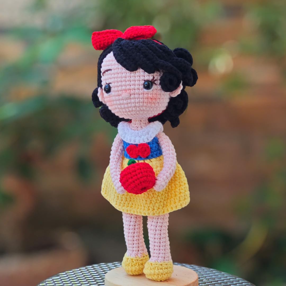 Minoxo handmade crochet snow white doll close up detail
