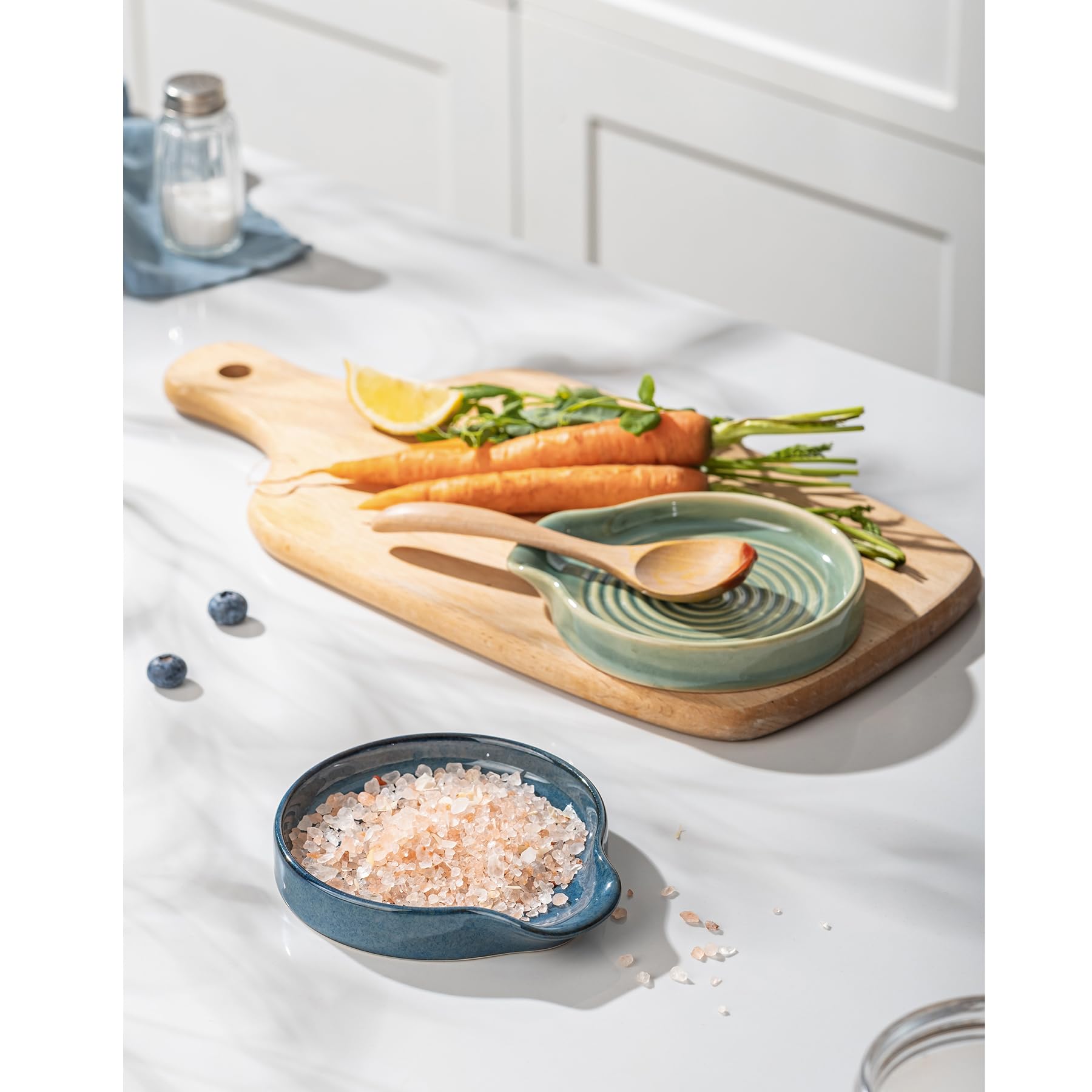 Heat resistant food-grade ceramic utensil rest