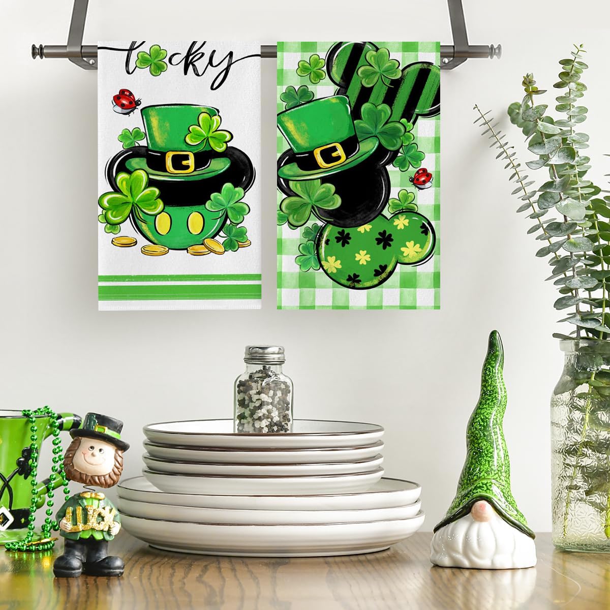 Top hat and lucky clovers design on Saint Patrick's Day towels