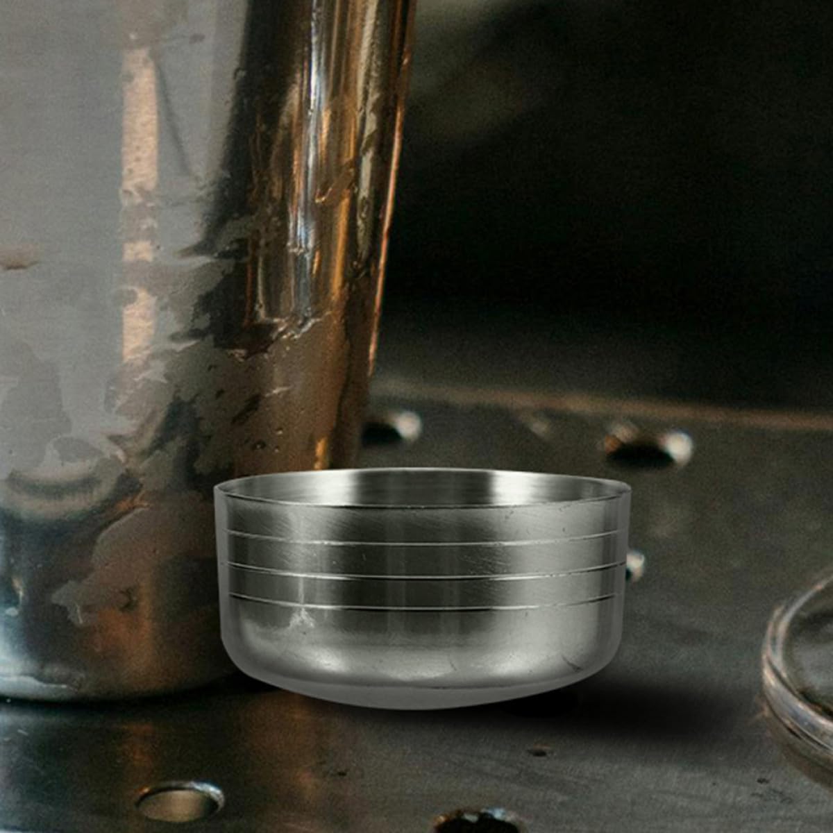 Silver stainless steel splash-proof shaker lid