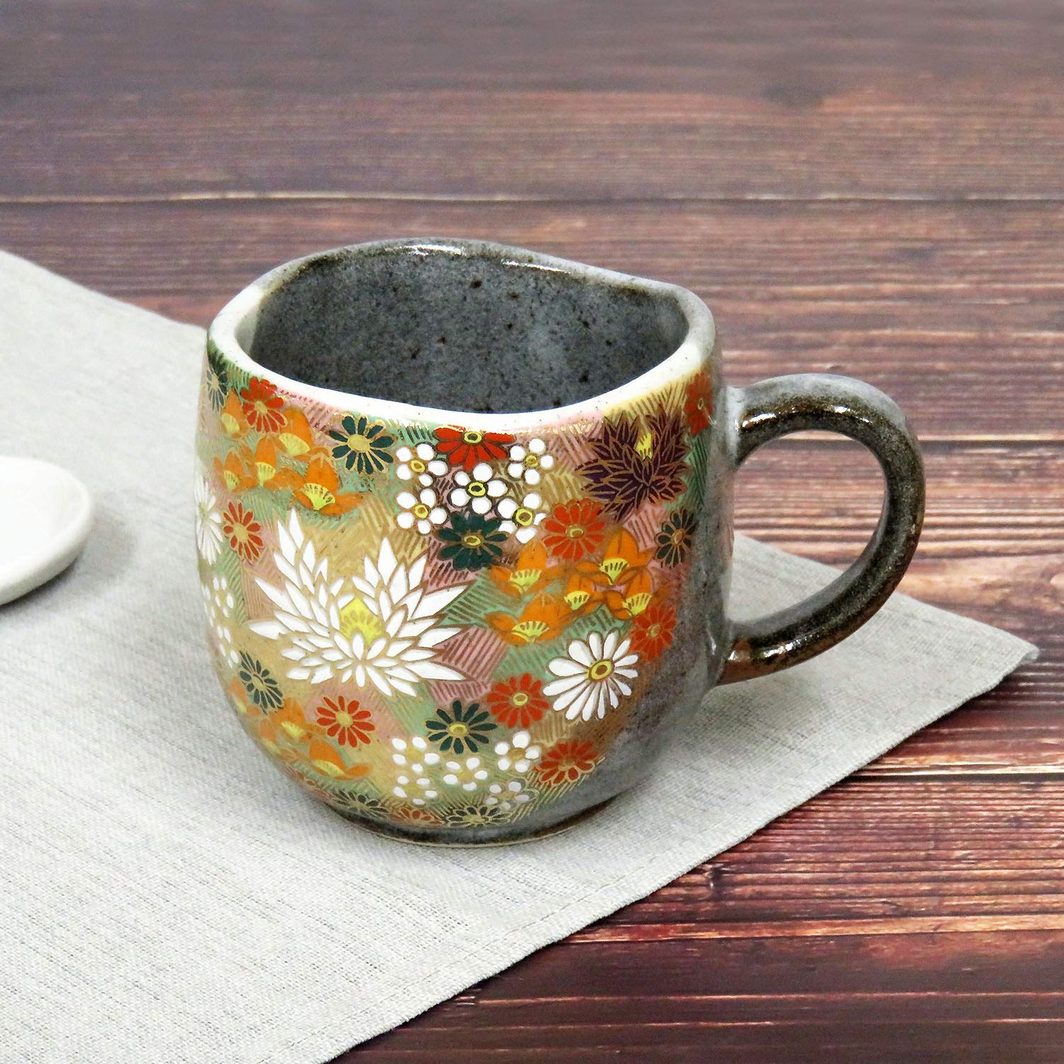Standard version Kutani mug in paper gift box