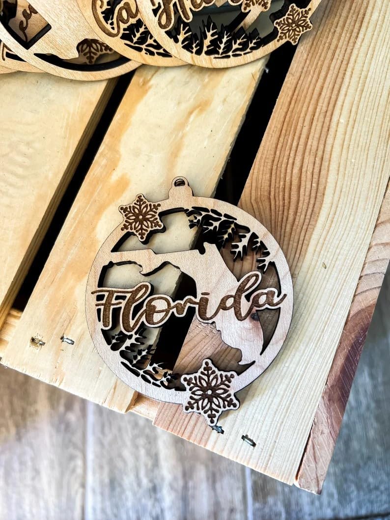 State collection ornament for family travel or visits