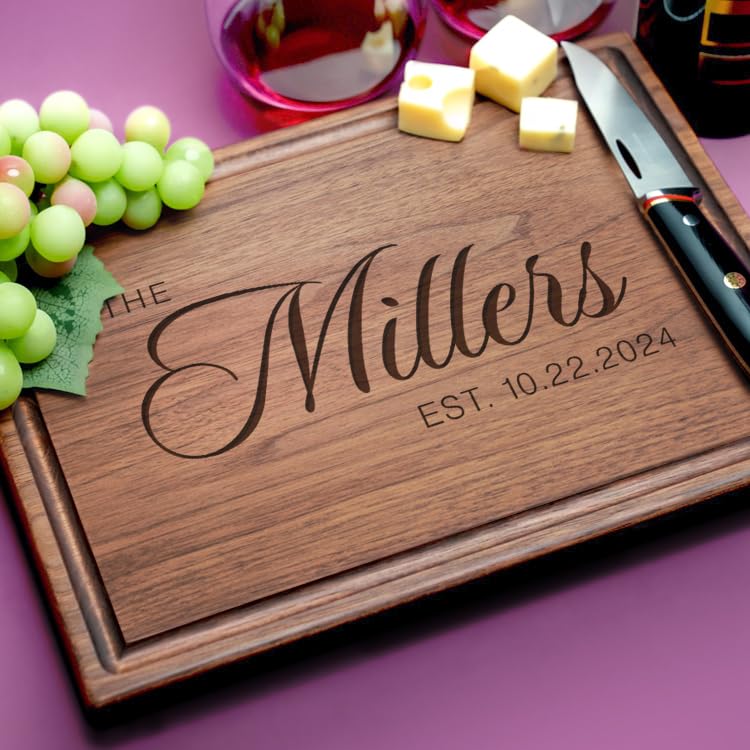 Straga personalized cutting board 025 wood engraving closeup