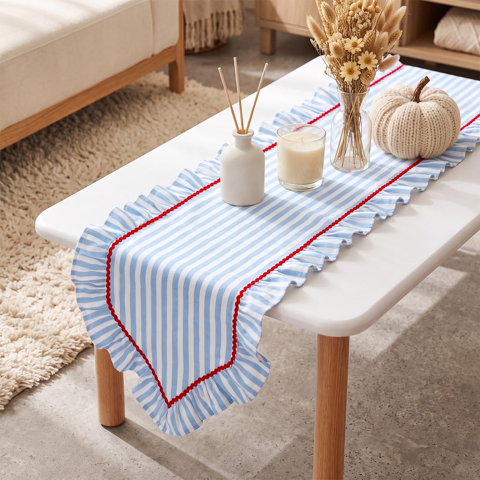 Single-pack blue ruffle table runner