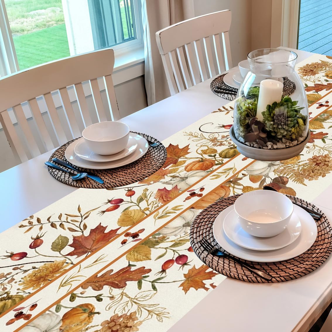 Indoor outdoor use Taskoge table runner on table