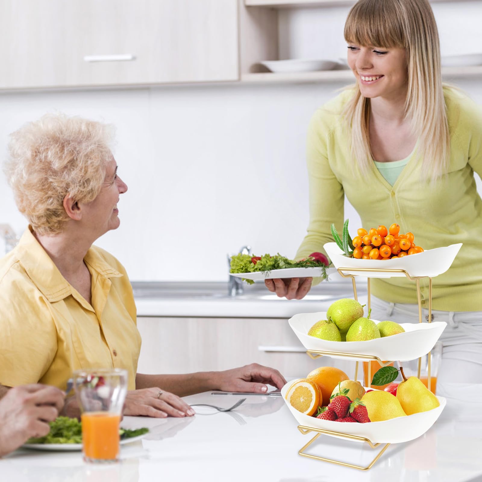 Stackable trays feature in TKSDWBLTY fruit basket
