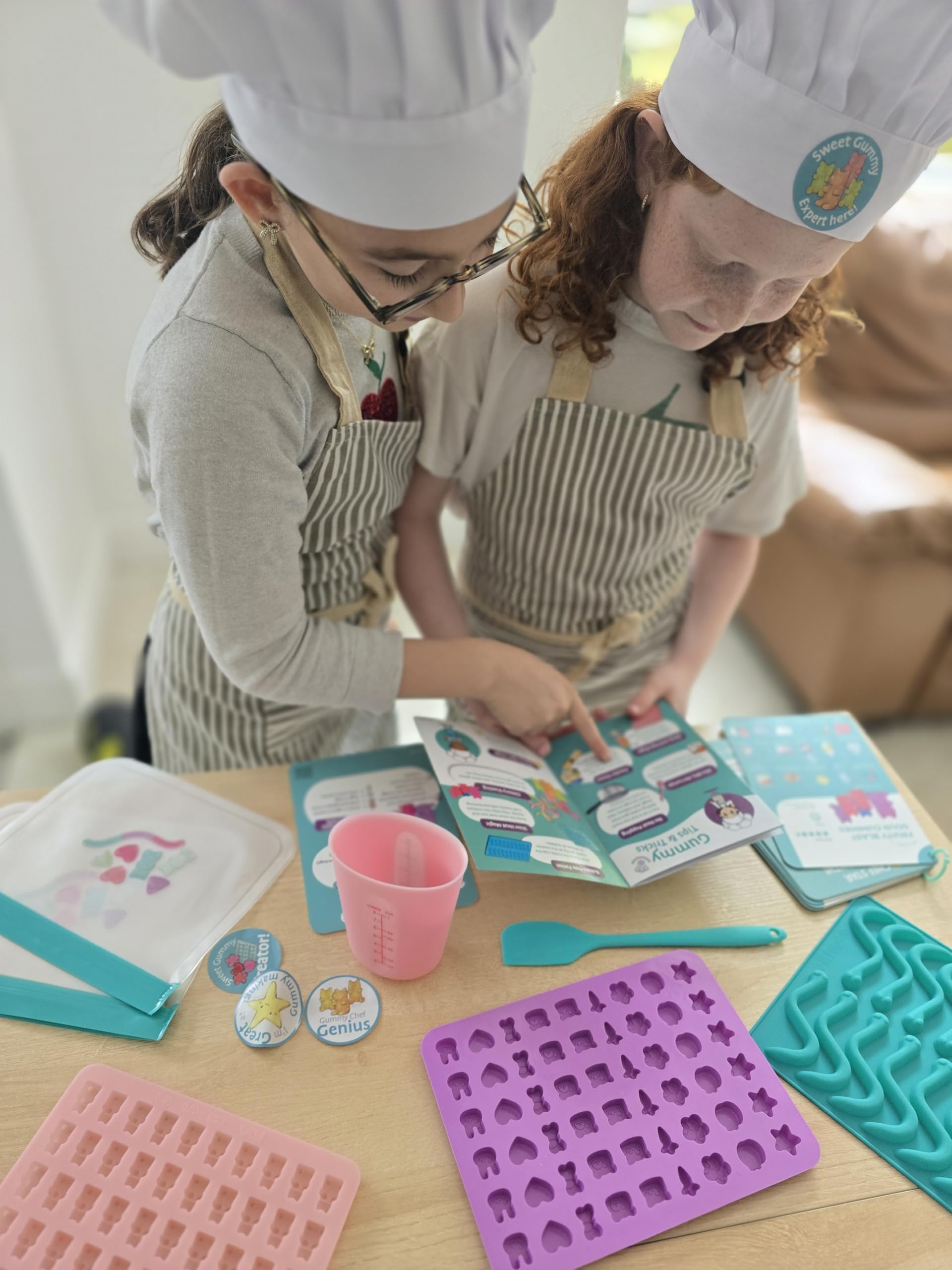 Reusable silicone bags for gummy storage in Tovla Jr kit