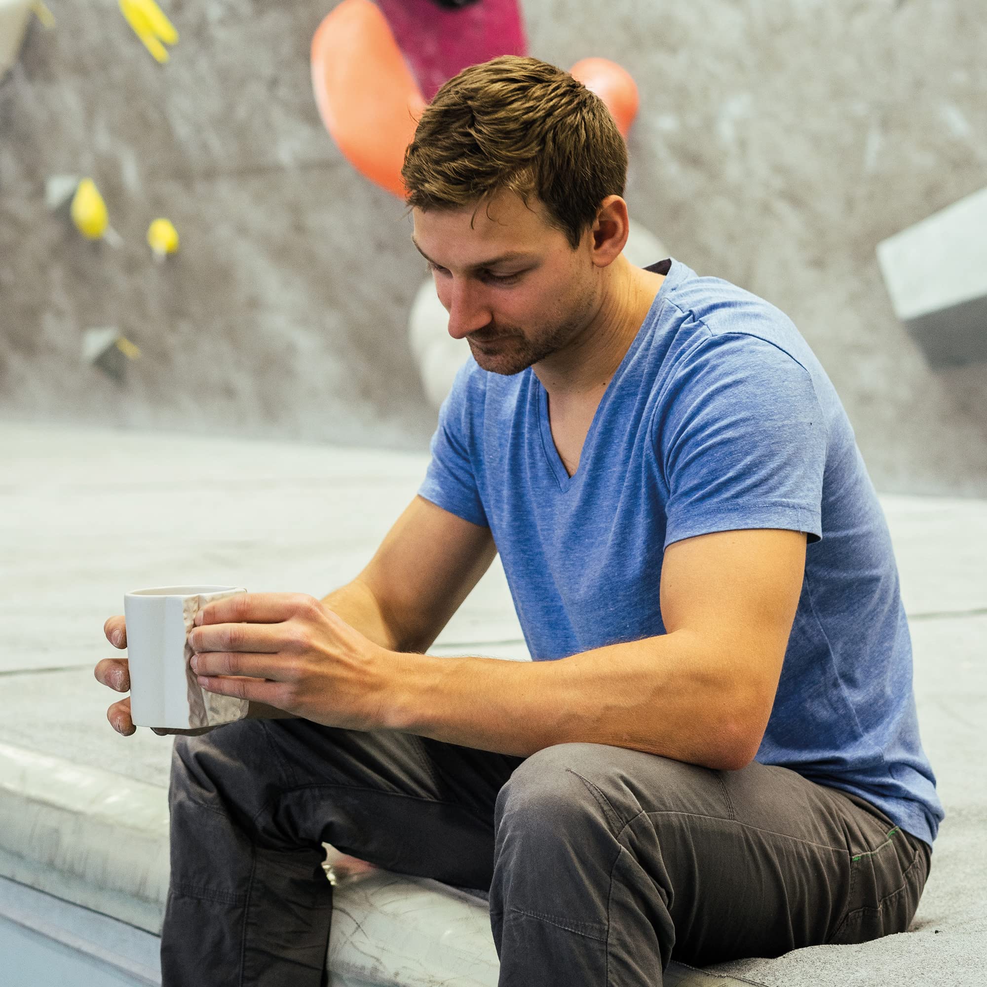 Training mug supporting grip strength development