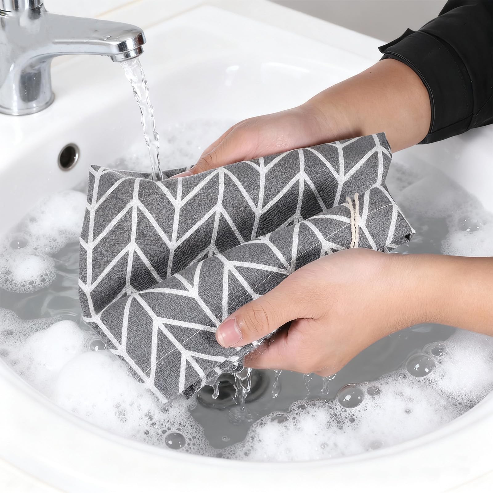 Packaging includes 1 pc grocery bag holder