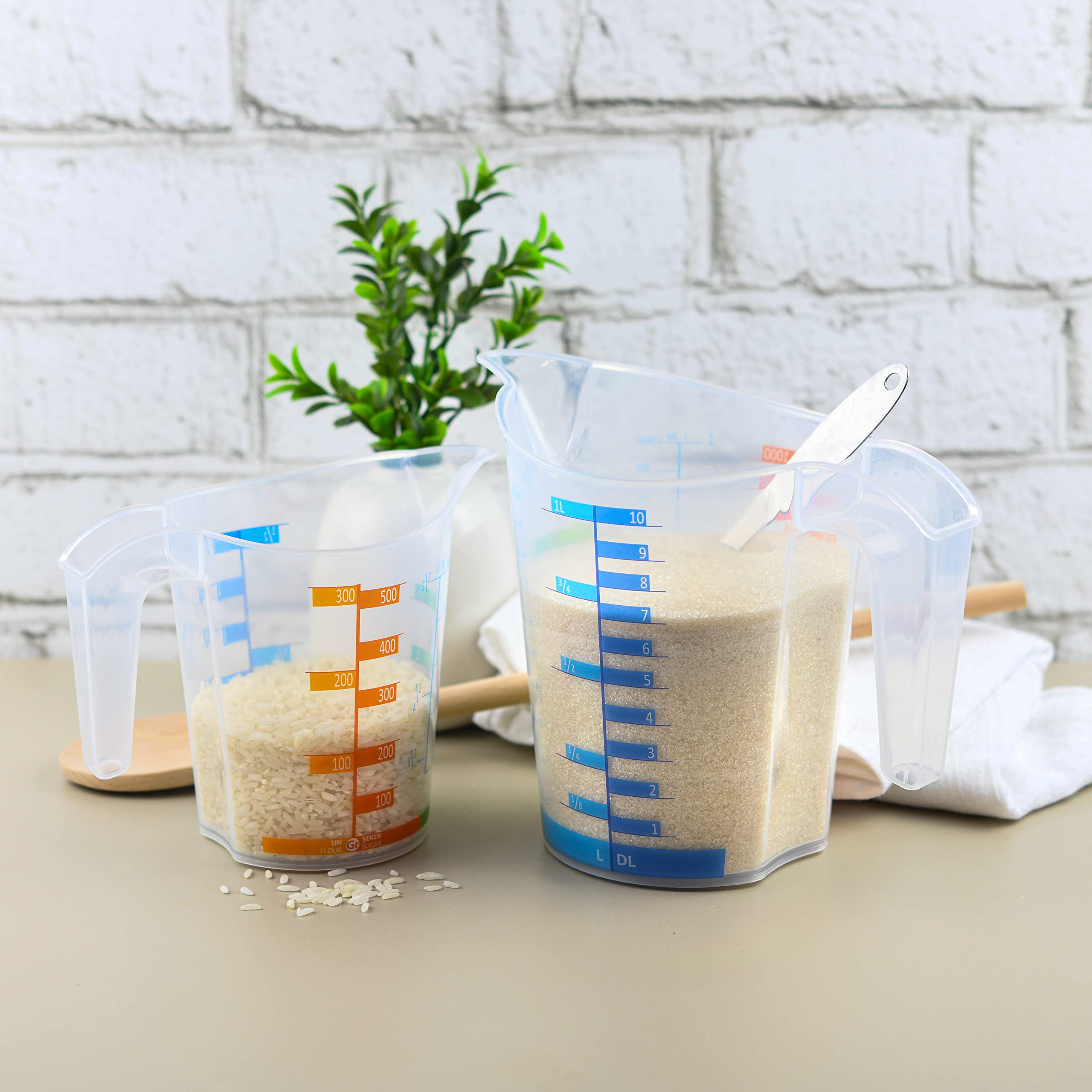 Spout top pouring Tribello measuring cups