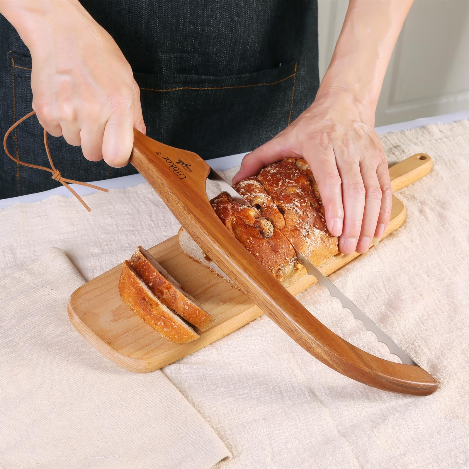 Rustic loaf cutting tool with safety guard