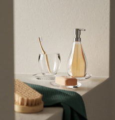 Ridges at base keep soap elevated and promote air drying Umbra Droplet