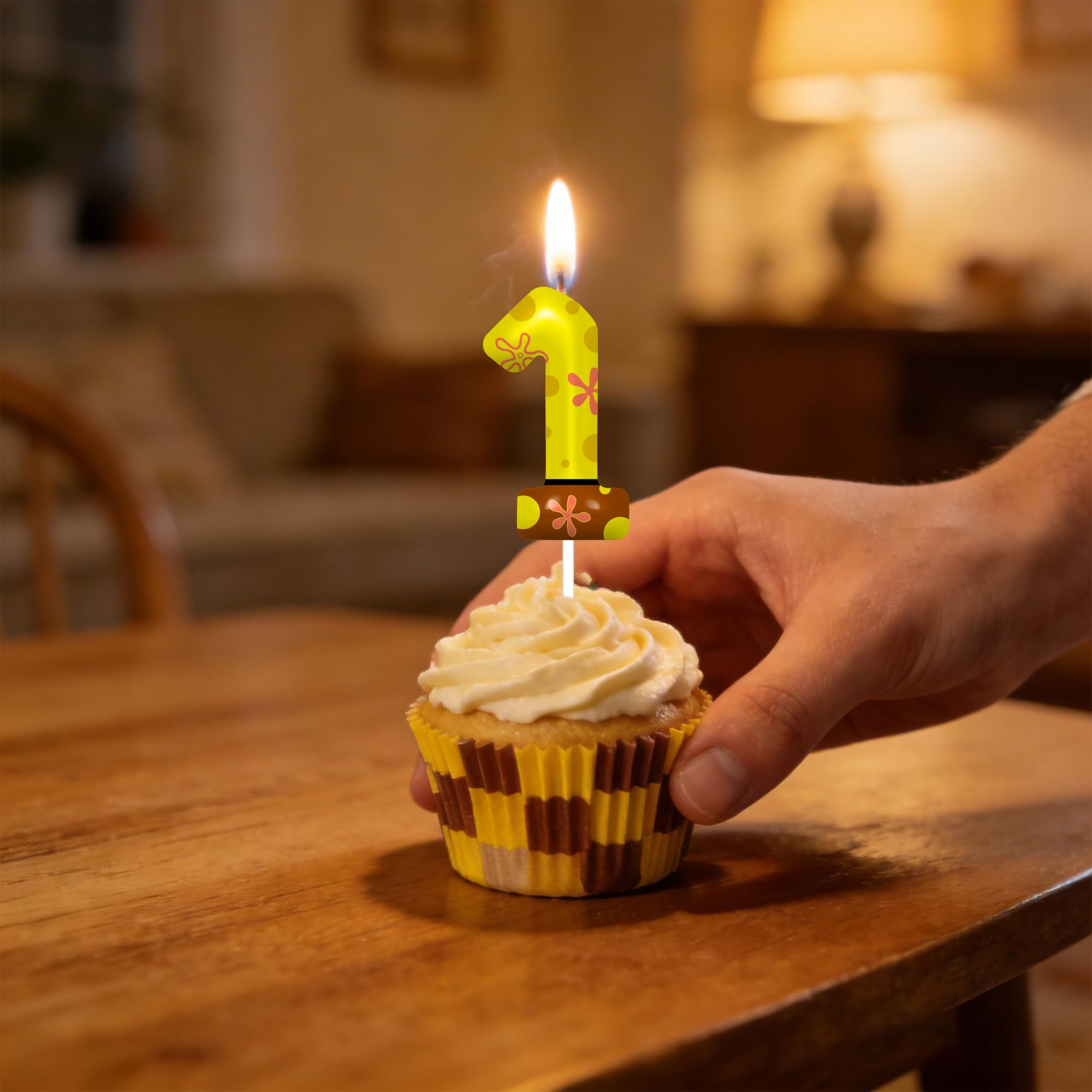 Cake decoration candle suitable for cupcakes and cakes