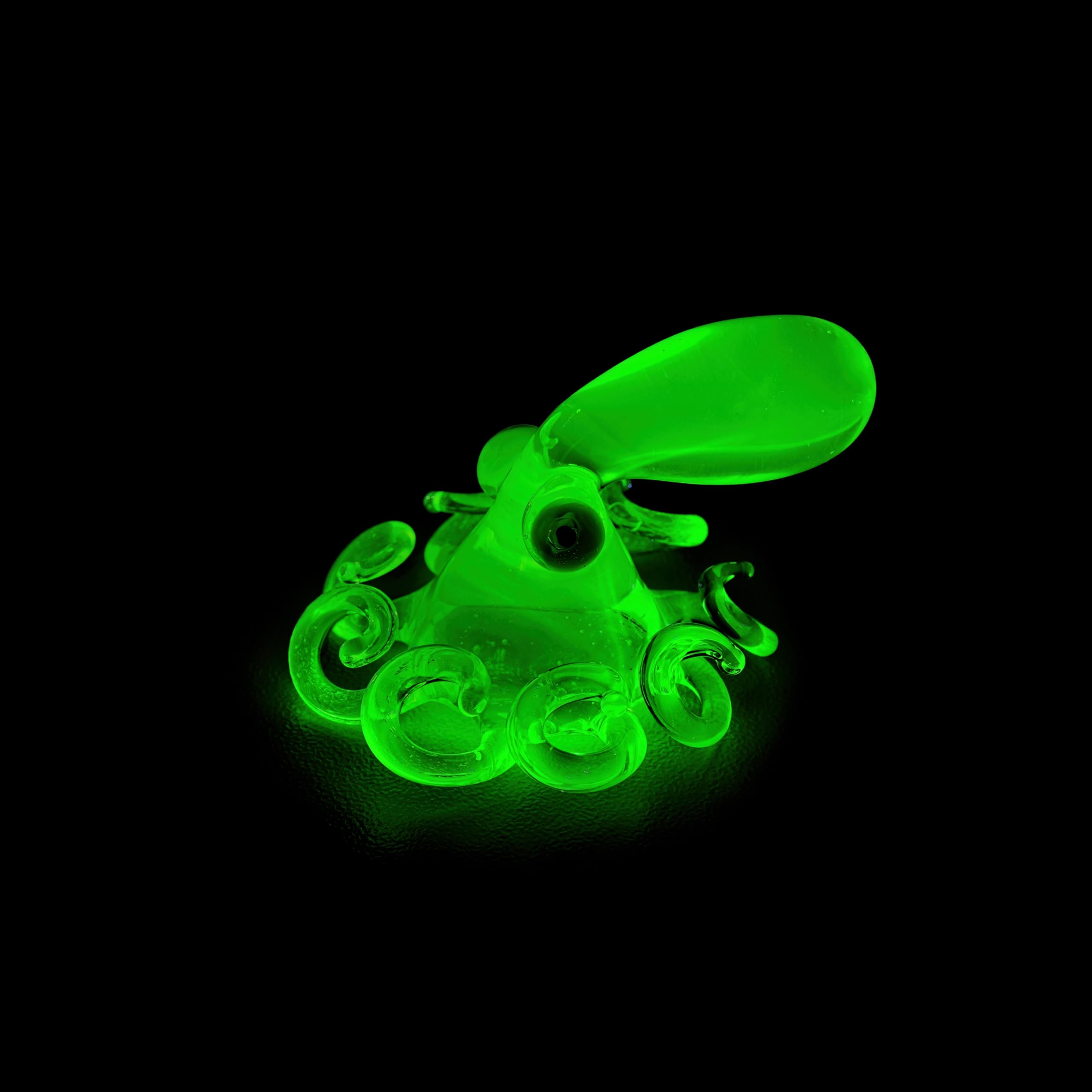 Uranium glass octopus sculpture size 1.2 x 0.8 x 1.2 inches