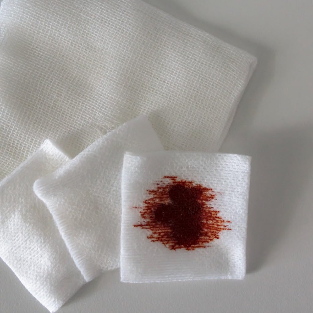 Low-lint non-woven gauze for wound cleaning and skin prep
