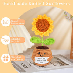 Aromatic candle included in teacher gift set