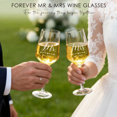 Engraved wooden box included in Verouis wedding gift set