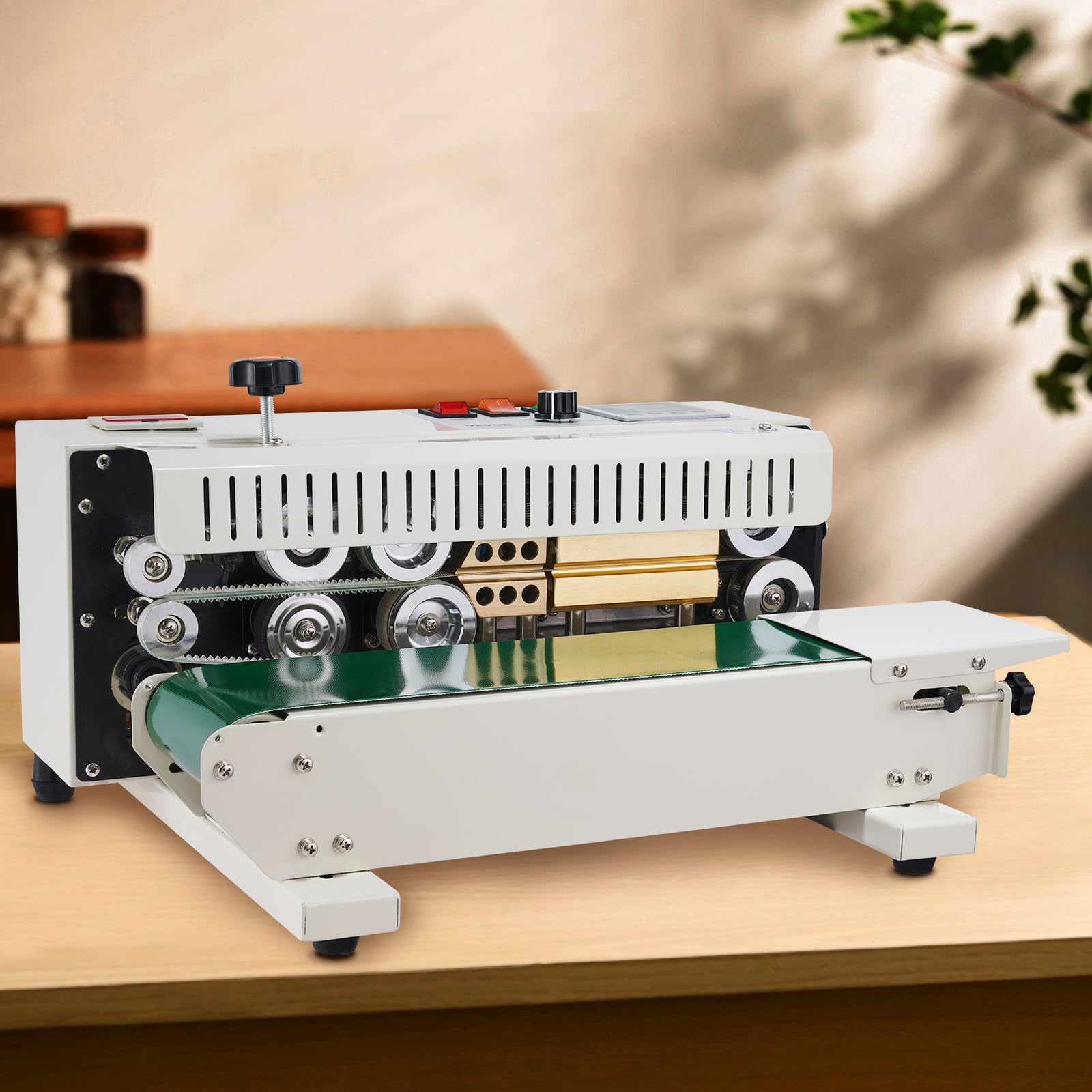 Automatic conveyor belt with cooling and heating blocks